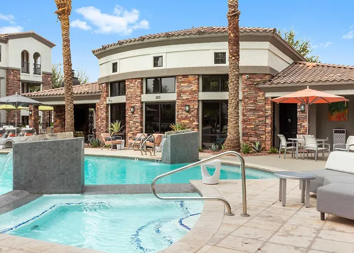 Cozysuites By The Stadium With Pool 31 Apartment *