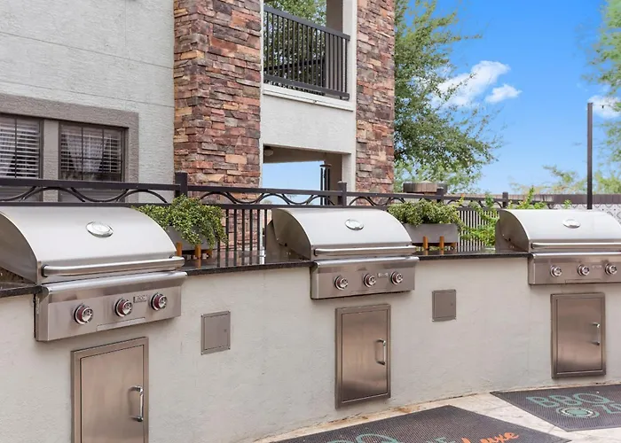 Cozysuites By The Stadium With Pool 31