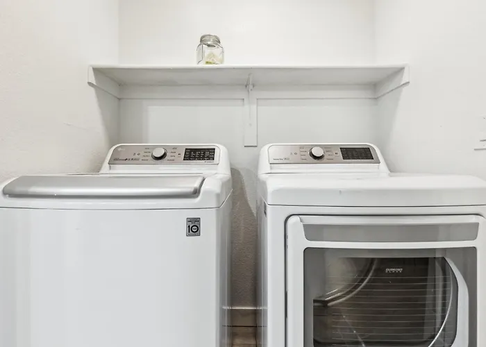 Cozysuites By The Stadium With Pool 31 Apartment Glendale