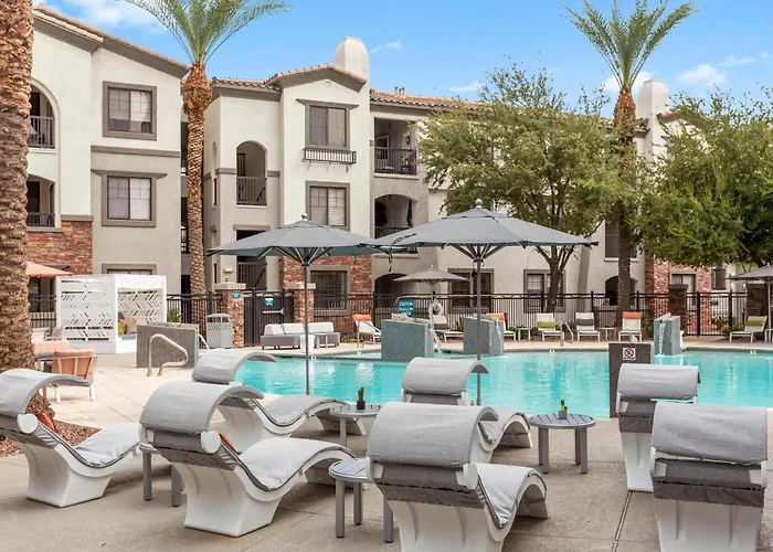Cozysuites By The Stadium With Pool 31 * Glendale
