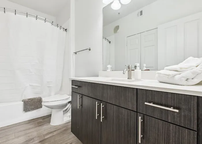 Cozysuites By The Stadium With Pool 31 Glendale