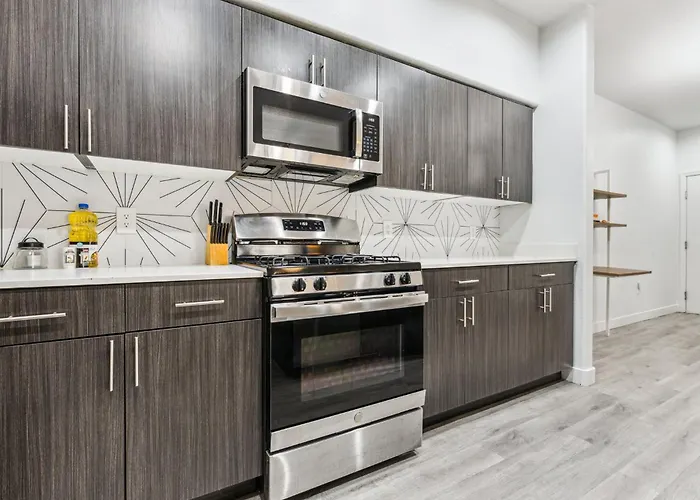 Cozysuites By The Stadium With Pool 31 *