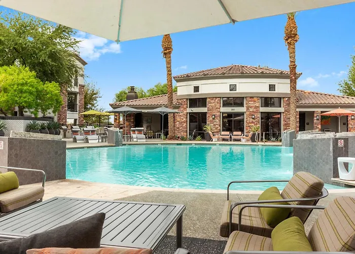 Cozysuites By The Stadium With Pool 31 * Glendale