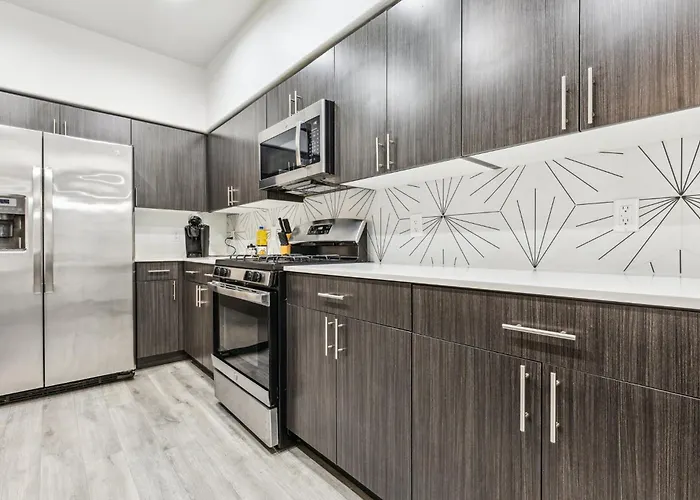 Cozysuites By The Stadium With Pool 31 *