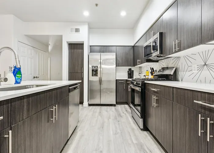 Cozysuites By The Stadium With Pool 31