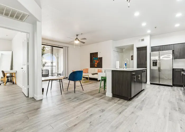 Cozysuites By The Stadium With Pool 31 Apartment