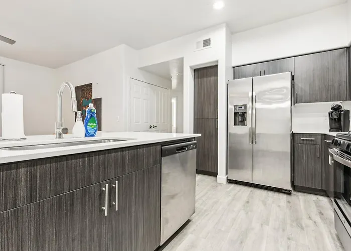 Cozysuites By The Stadium With Pool 31 Apartment *