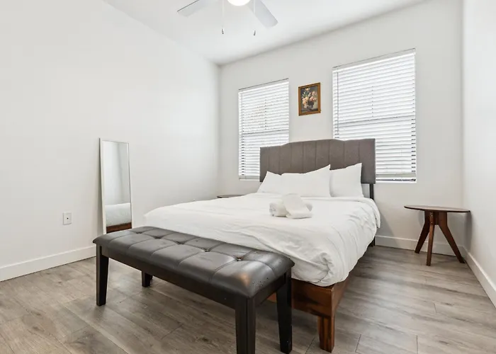 Cozysuites By The Stadium With Pool 31 Apartment Glendale