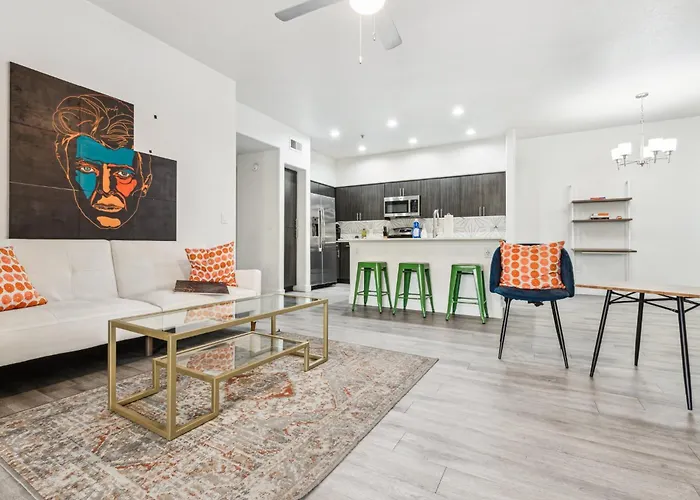 Cozysuites By The Stadium With Pool 31 *